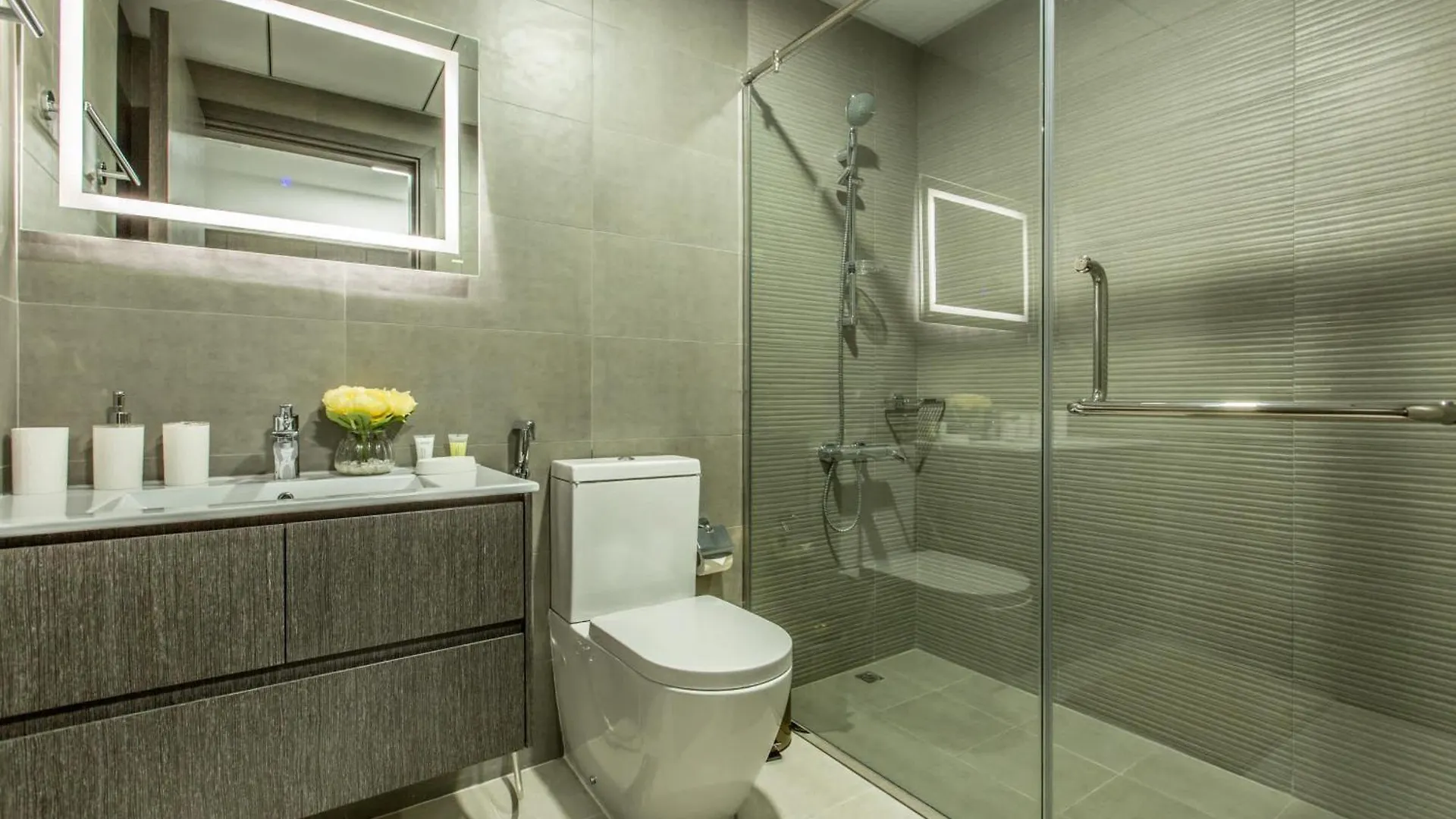 Pvh - Homely Studio Near Miracle Garden Dubai Apartment