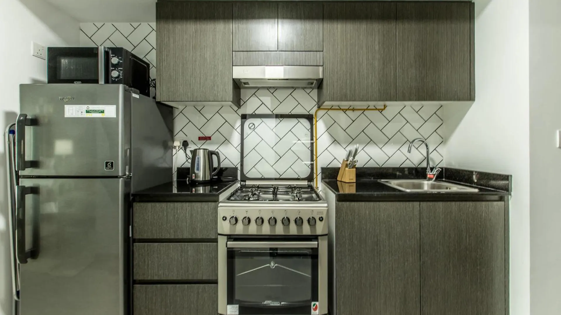 Pvh - Homely Studio Near Miracle Garden Dubai Apartment